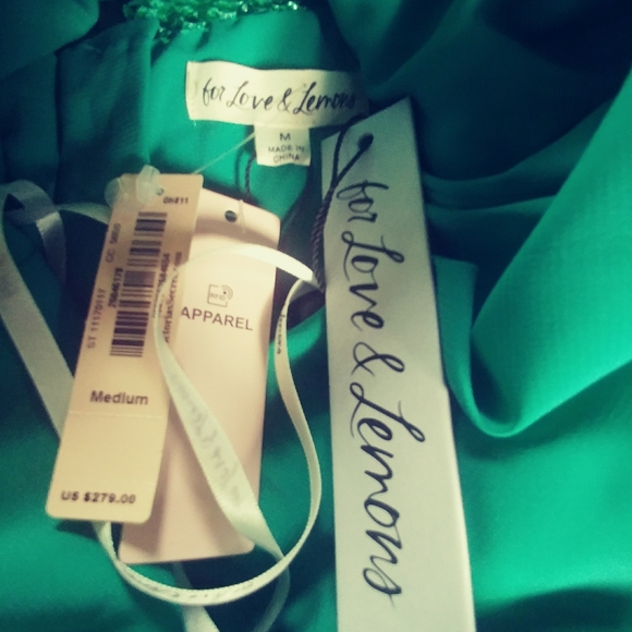 Beautiful sequin dress - Picture 5 of 11